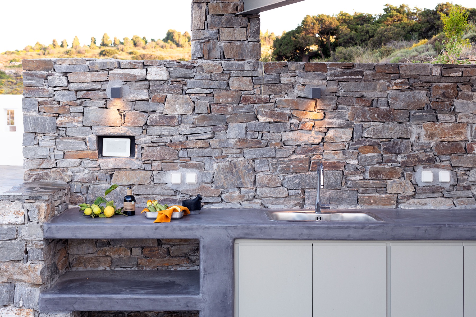 The outdoor kitchen and dining terrace